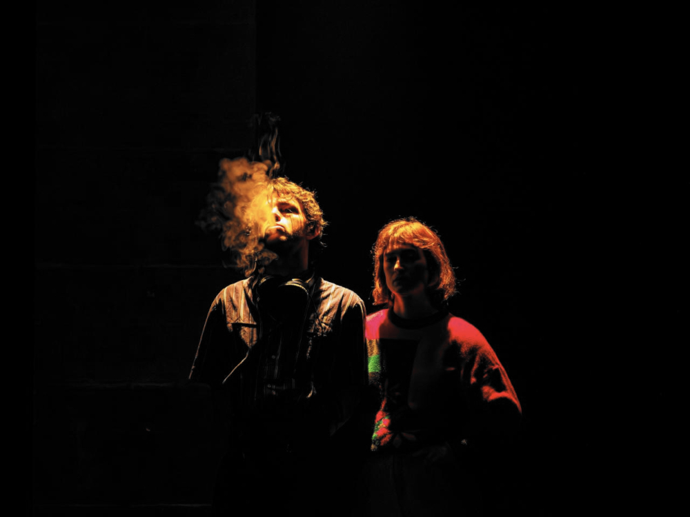 Ce soir j'ai de la fièvre et toi tu meurs de froid, de Julien Lewkowicz, sur l'émission Lune de fiel diffusée entre 1986 et 1989 sur Fréquence Gaie, création lumière de Jérôme Baudouin, créateur lumière en danse, théâtre et spectacle vivant.